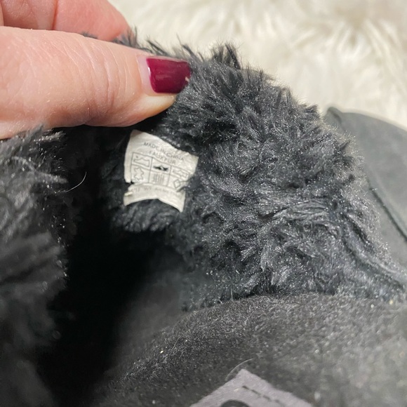 Women’s Fuzzy Crocs Size 7 - Picture 6 of 9